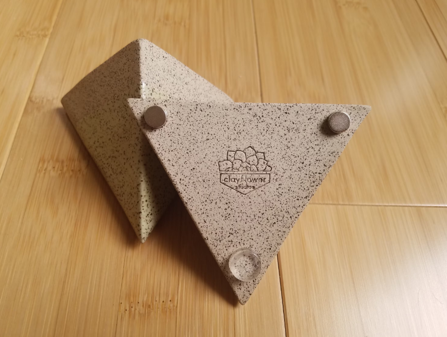 Mini Pocket Magnet Air Plant Holder in Lichen