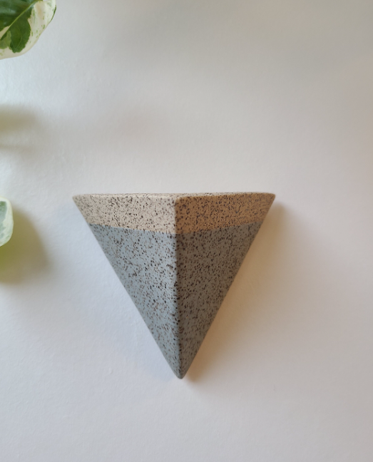 Mini Pocket Magnet Air Plant Holder in Sea Smoke